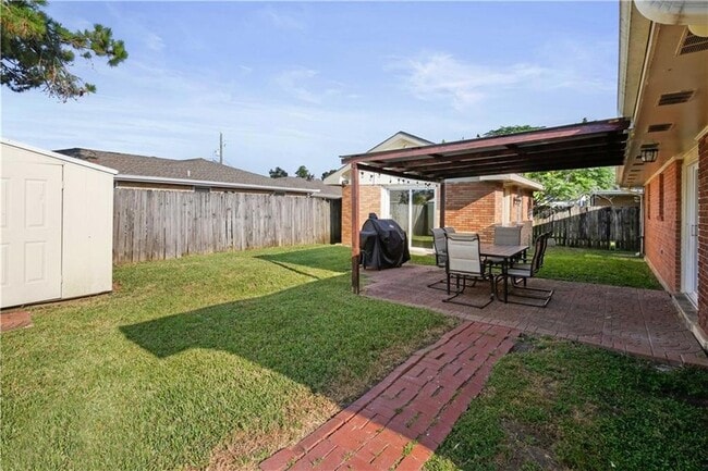 Building Photo - 4920 Robin Hood Dr