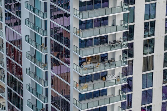 Building Photo - 275 1st Ave S