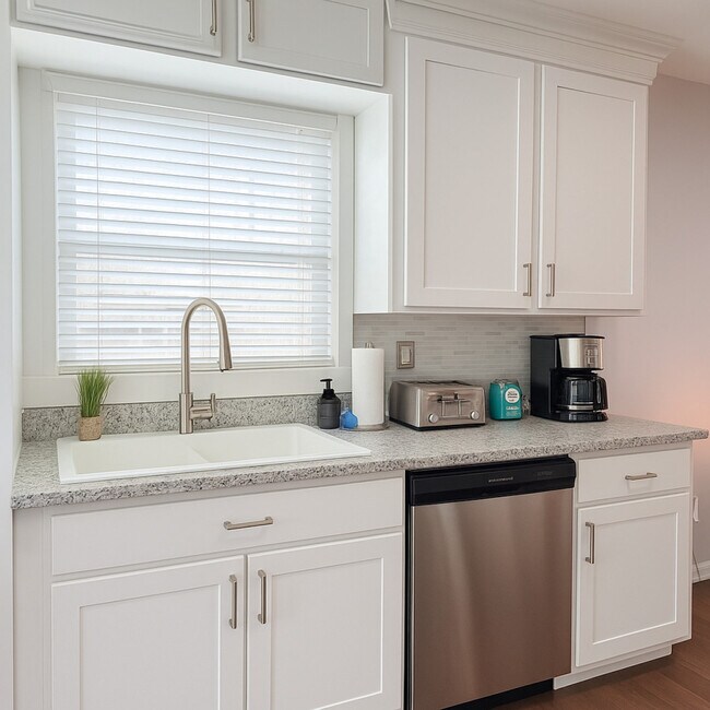 Building Photo - 445 Short Hills Dr