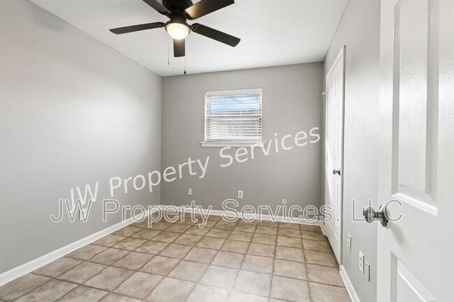 Building Photo - 2203-2203 Octavia Dr