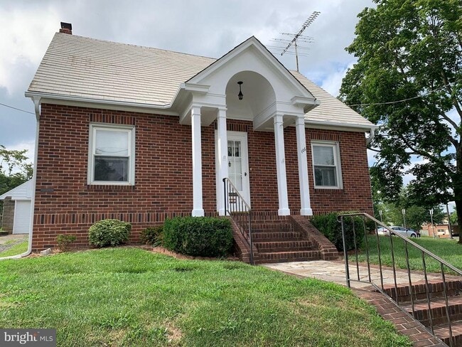 Primary Photo - 106 S Center St