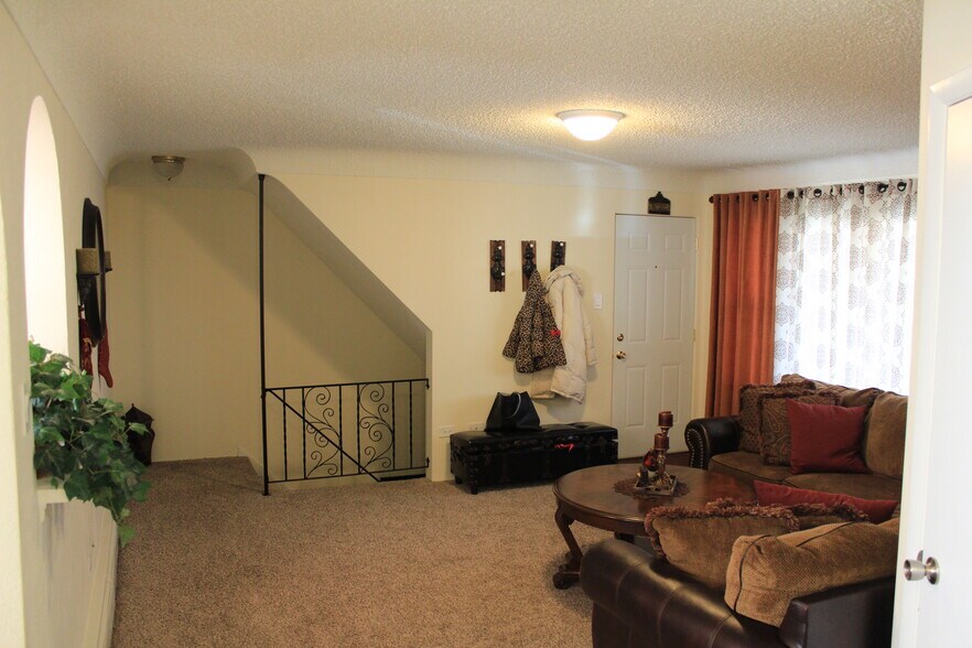 Building Photo - 14455 Jefferson Ave