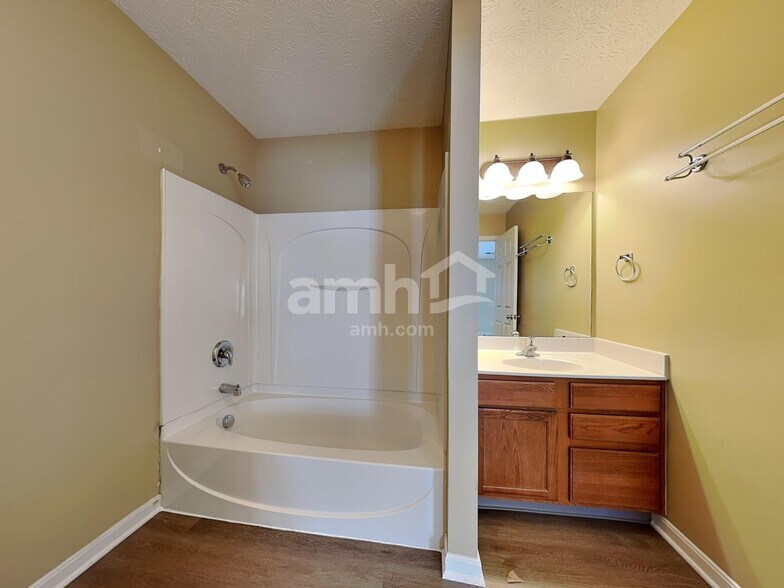 Building Photo - 1255 Arkansas Dr