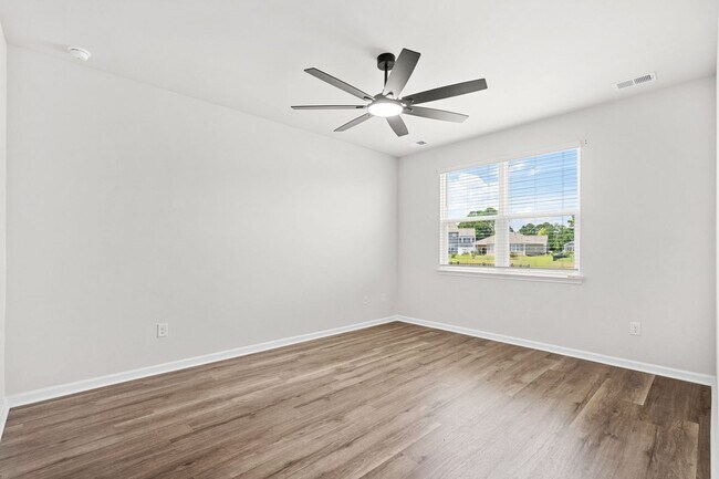 Building Photo - Modern 4BR Home with Screened Porch & Pond Views | Sun Colony, Longs SC