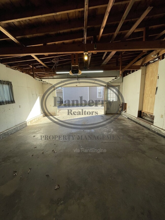 Building Photo - 606 South St