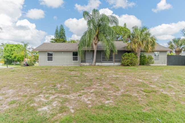 Building Photo - 602 SE Ridgely Ave