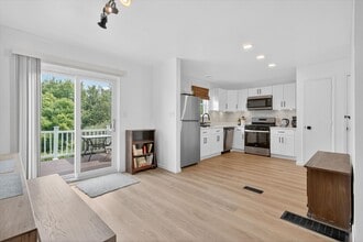 Building Photo - Gorgeous Newly Renovated 3 BR, 2.5 BA Town...