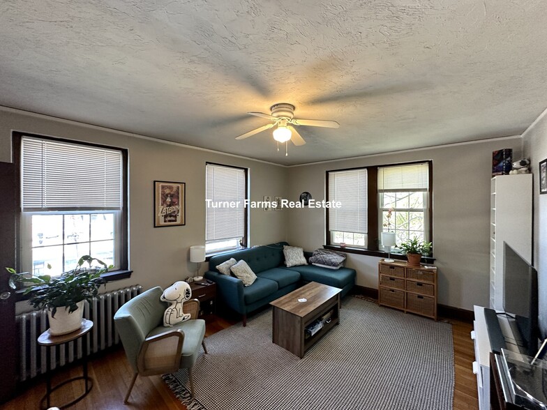 Primary Photo - 119 College Ave
