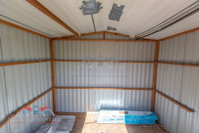 Building Photo - 8119 E Amelia Ave