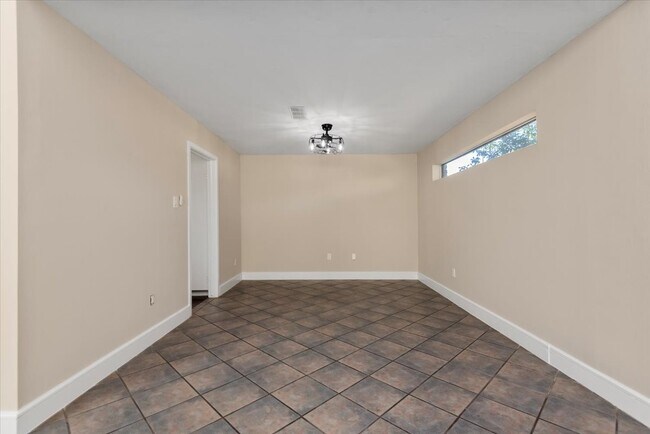 Building Photo - 6003 Long Leaf Dr