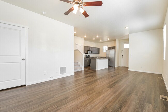 Building Photo - Townhome with Open Layout in Thornton