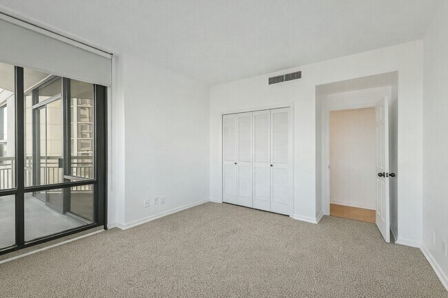 Building Photo - 14 Greenway Plz