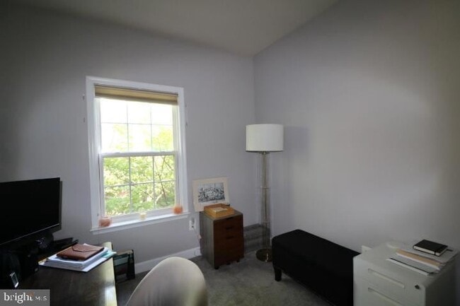 Building Photo - 308 Garden View Square