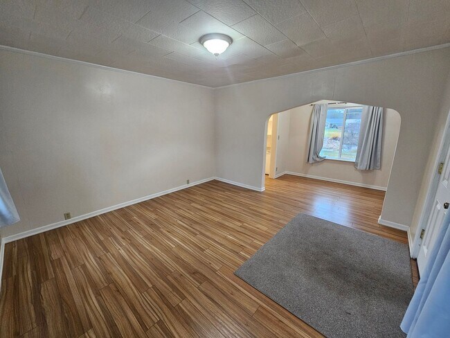 Building Photo - 3710 E Chattaroy Rd