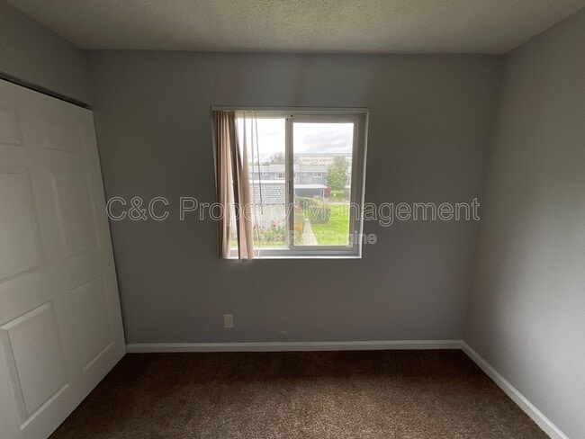 Building Photo - 292 Grecia Ct