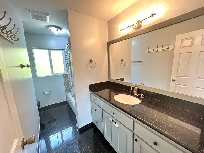 Building Photo - Spacious West Hill Gem – 4 Bed, 3 Bath wit...
