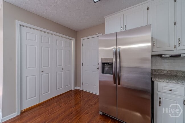 Building Photo - 670 Woodland Ridge Dr