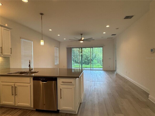 Building Photo - 30788 Lindentree Dr