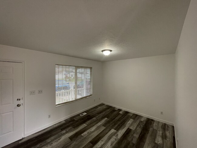 Building Photo - 4 Bd 3 Bath Home in Lehi
