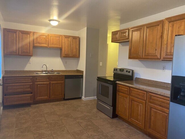 Building Photo - 3533 Alamosa Dr
