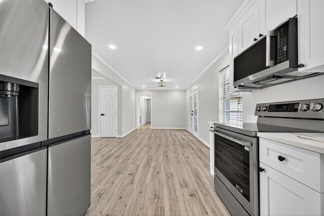 Building Photo - 1803 Foxwood Rd