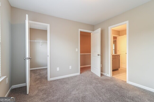 Building Photo - 15 Fieldcrest Dr