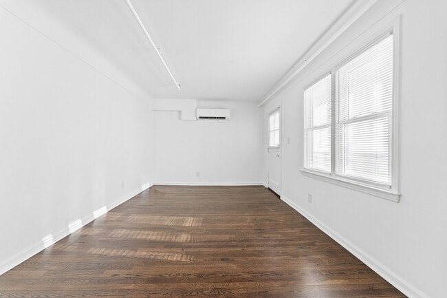 Building Photo - 2964 W Jefferson Ave