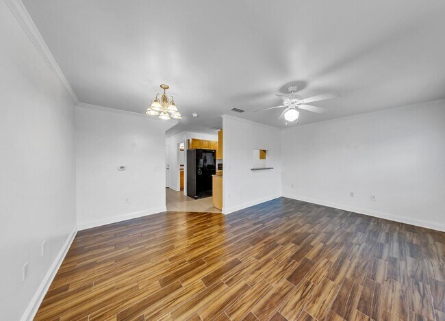 Building Photo - 749 Majestic Dr