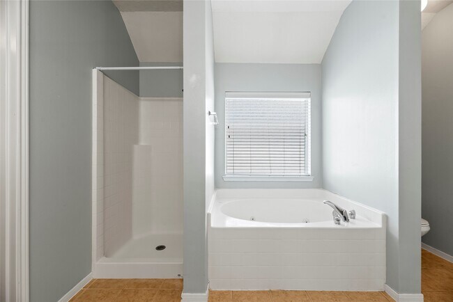 Building Photo - 16127 Spur Canyon Ct