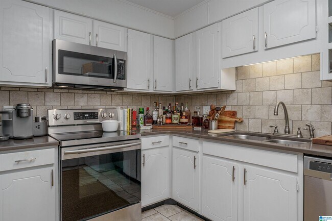 Building Photo - 1745 Jack Warner Pkwy