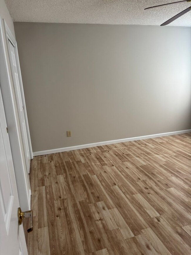 Building Photo - MOVE IN SPECIAL!! FIRST MONTH FREE!!