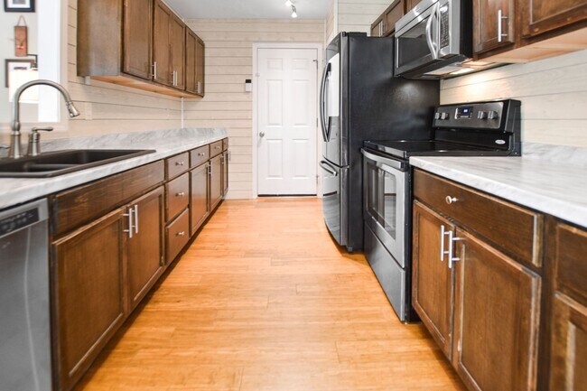 Building Photo - Pet Friendly Three Bedroom with Pool!