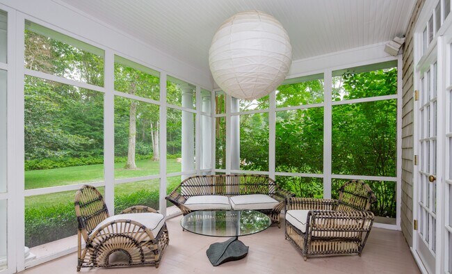 Building Photo - 147 Wainscott Harbor Rd