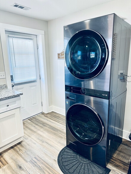 Building Photo - 403 Cedar Lane Rd