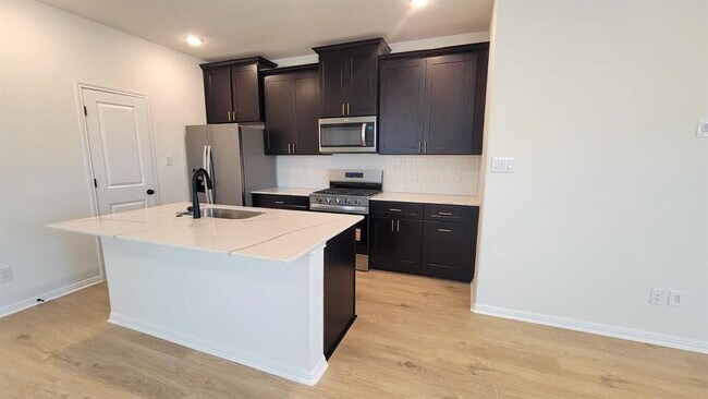 Building Photo - 148 White Horses Dr