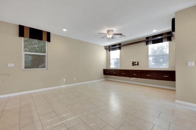 Building Photo - Southern Highlands: Spacious 4-Bedroom Home in a Gated Community with Upstairs Loft, Private Back...