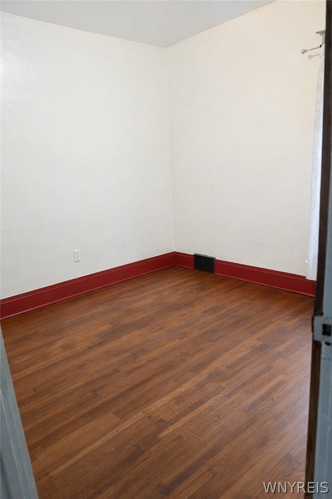 Building Photo - 63 Holmes St