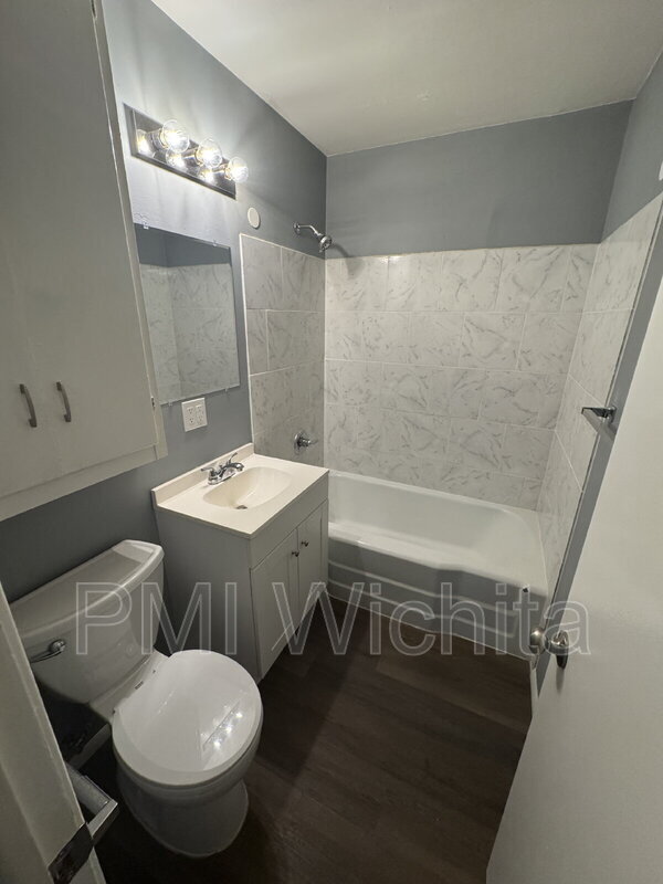 Building Photo - 457 N Gordon St