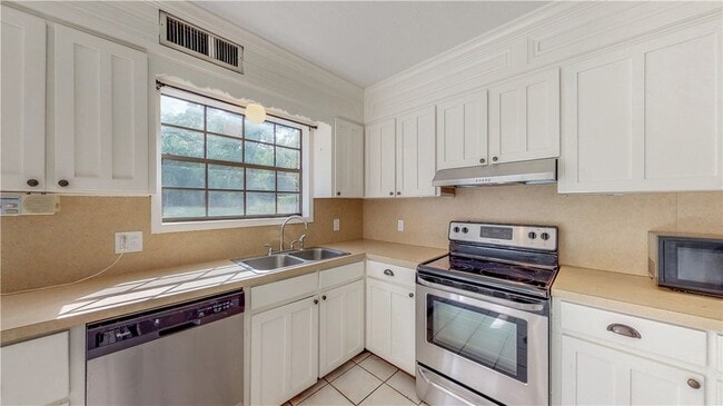 Building Photo - 1304 Merry Oaks Dr