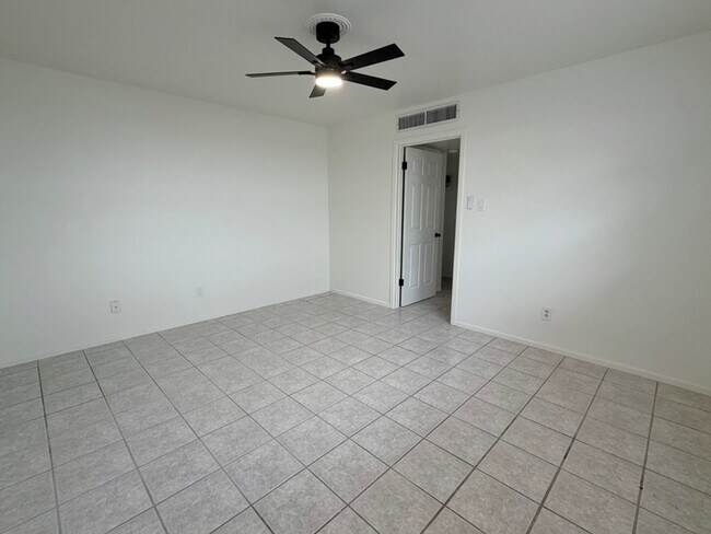 Building Photo - 3916 Boulder Ave