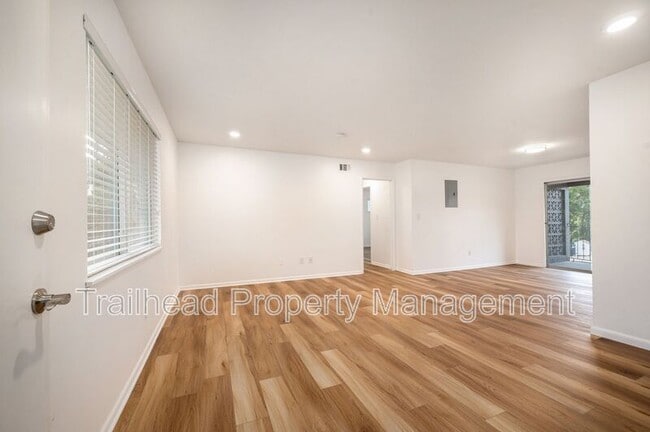 Building Photo - 7801 W 83rd St