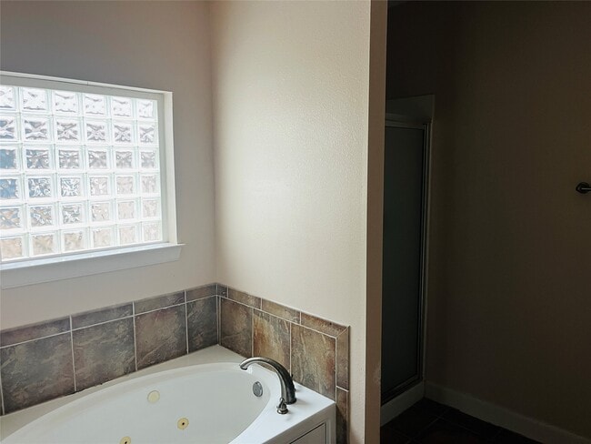 Building Photo - 2015 Halyard Dr