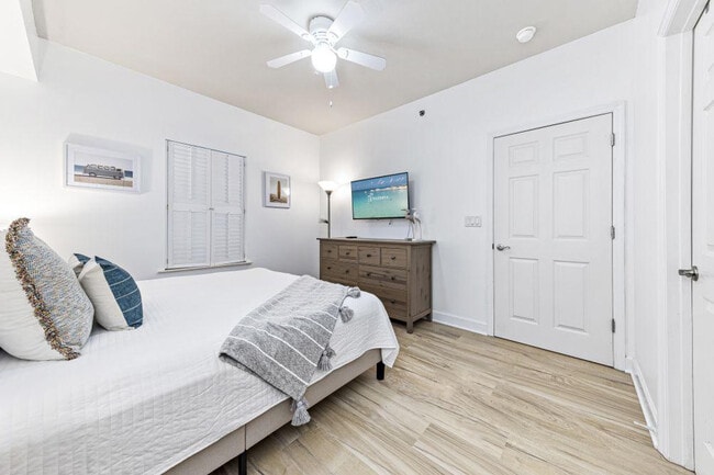 Building Photo - 401 E Beach Blvd