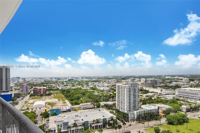 Building Photo - 1750 N Bayshore Dr