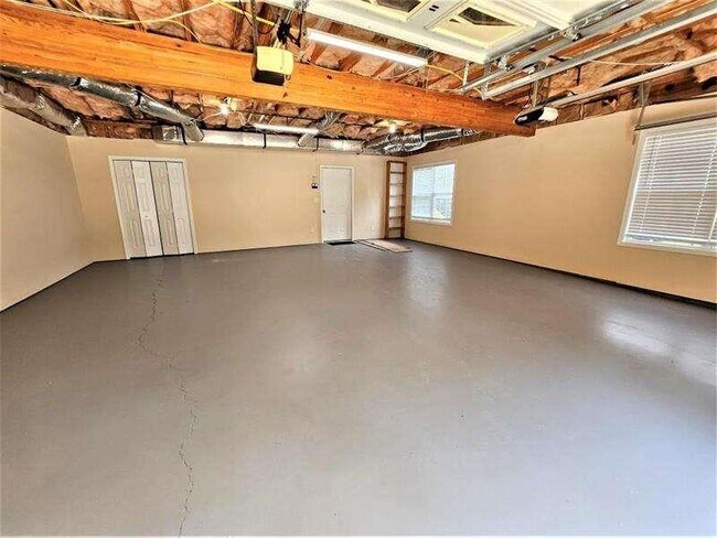 Building Photo - 197 Meadow Spring Ct