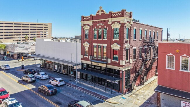 Building Photo - 312 E Overland Ave