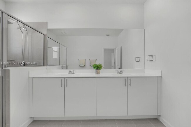 Building Photo - 2425 SE 28th Dr