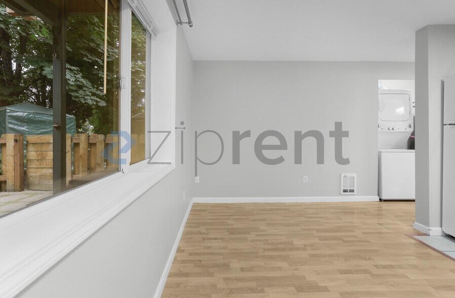 Building Photo - Unit 1