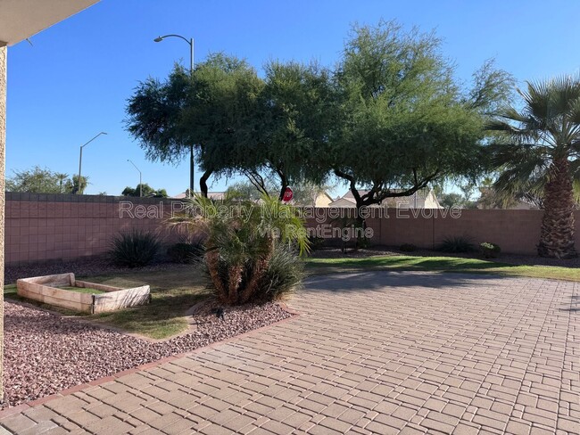 Building Photo - 13601 W Verde Ln