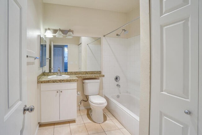 Building Photo - BEAUTIFUL CONDO ON THE COLUMBIA RIVER